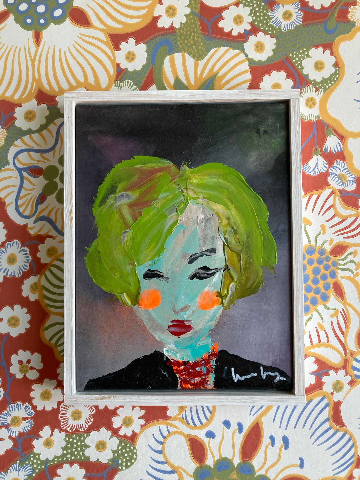 Dam med rött halsband