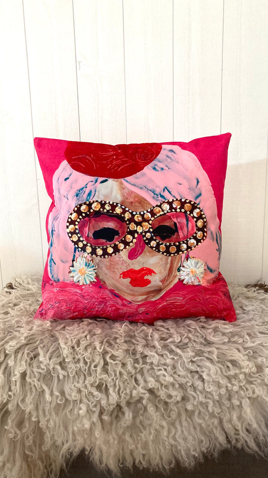 Sammetskudde "Dam i Rosa Boa"