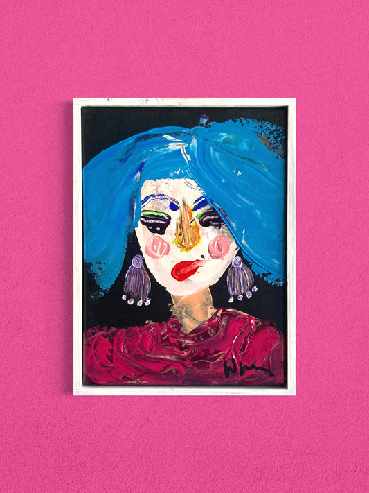 Dam med flygigt blått hår