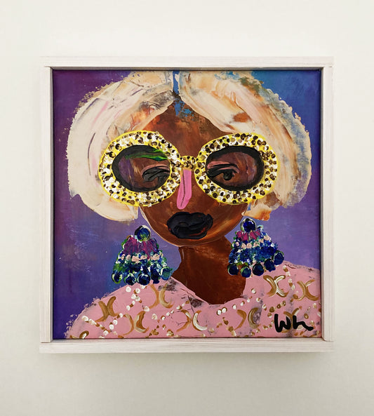 Dam med påfågelörhängen